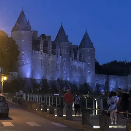 Maison De A Brambuan Bed & Breakfast Josselin